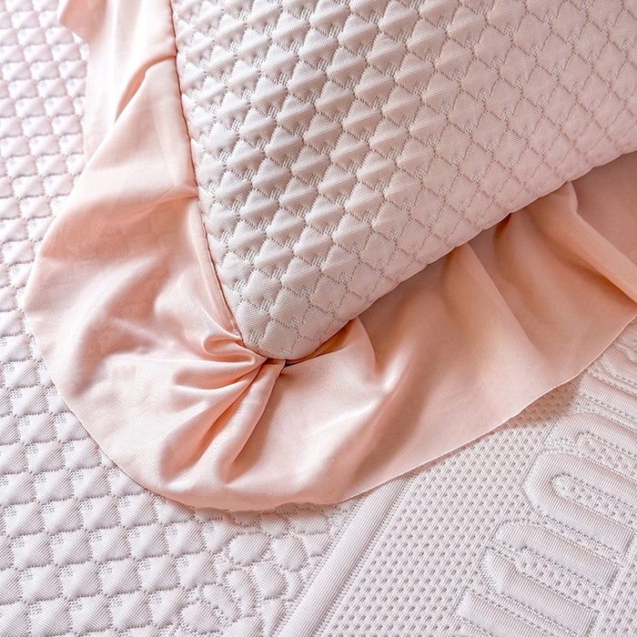 91家纺网 家纺一手货源 找家纺 （总）苏米娜家纺SUMINA 2026新款高克重泡泡席乙纶中分子冰豆豆蕾丝床裙夏季冰丝软席三件套