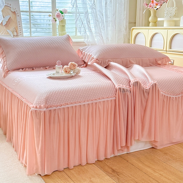 91家纺网 家纺一手货源 找家纺 （总）苏米娜家纺SUMINA 2026新款高克重泡泡席乙纶中分子冰豆豆蕾丝床裙夏季冰丝软席三件套