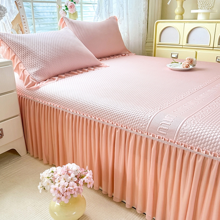 91家纺网 家纺一手货源 找家纺 （总）苏米娜家纺SUMINA 2026新款高克重泡泡席乙纶中分子冰豆豆蕾丝床裙夏季冰丝软席三件套