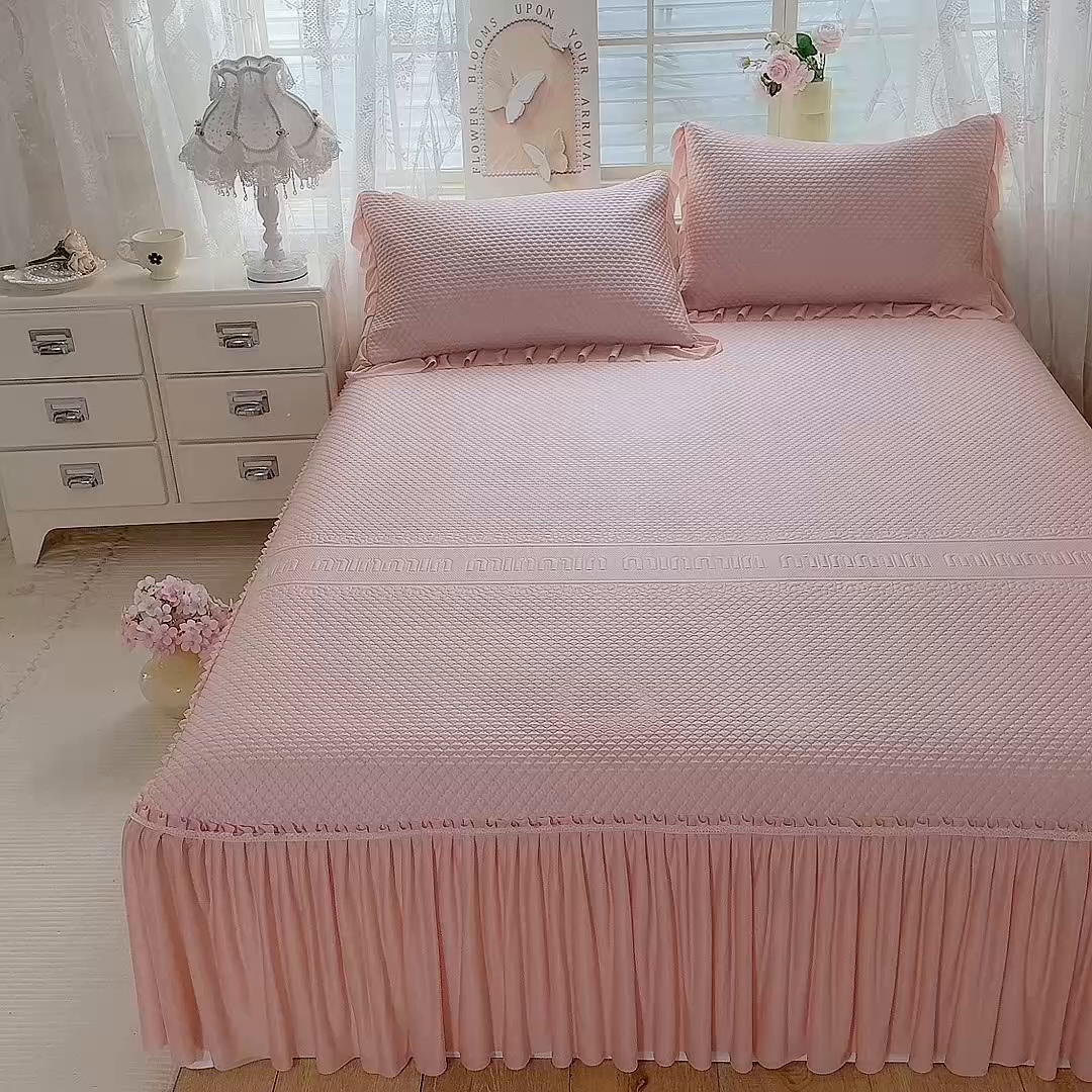 91家纺网 家纺一手货源 找家纺 （总）苏米娜家纺SUMINA 2026新款高克重泡泡席乙纶中分子冰豆豆蕾丝床裙夏季冰丝软席三件套