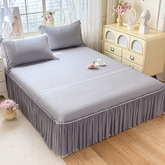 91家纺网 家纺一手货源 找家纺 苏米娜家纺SUMINA 2026新款高克重泡泡席乙纶中分子冰豆豆蕾丝床裙夏季冰丝软席三件套 minmin-云灰