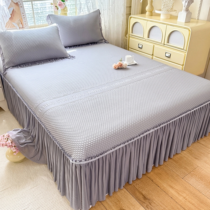 91家纺网 家纺一手货源 找家纺 苏米娜家纺SUMINA 2026新款高克重泡泡席乙纶中分子冰豆豆蕾丝床裙夏季冰丝软席三件套 minmin-云灰