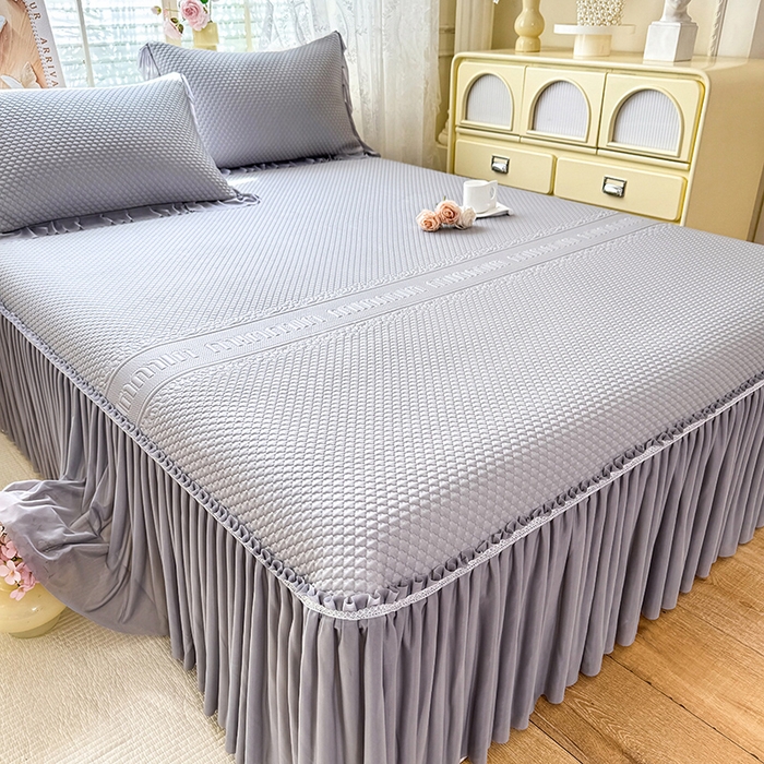 91家纺网 家纺一手货源 找家纺 苏米娜家纺SUMINA 2026新款高克重泡泡席乙纶中分子冰豆豆蕾丝床裙夏季冰丝软席三件套 minmin-云灰