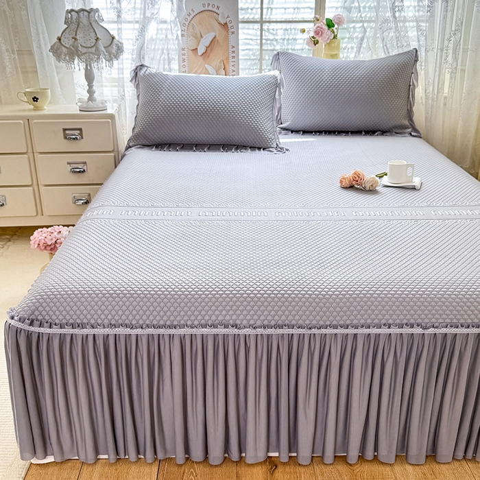 91家纺网 家纺一手货源 找家纺 苏米娜家纺SUMINA 2026新款高克重泡泡席乙纶中分子冰豆豆蕾丝床裙夏季冰丝软席三件套 minmin-云灰