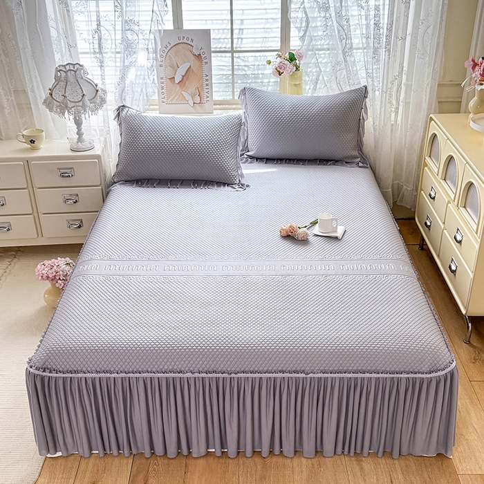 91家纺网 家纺一手货源 找家纺 苏米娜家纺SUMINA 2026新款高克重泡泡席乙纶中分子冰豆豆蕾丝床裙夏季冰丝软席三件套 minmin-云灰