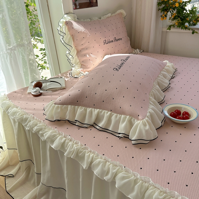 91家纺网 家纺一手货源 找家纺 觅糖家纺 2026新款缎带梦境韩风ins床裙款凉席系列凉席席子-波点奶芙 波点奶芙-粉