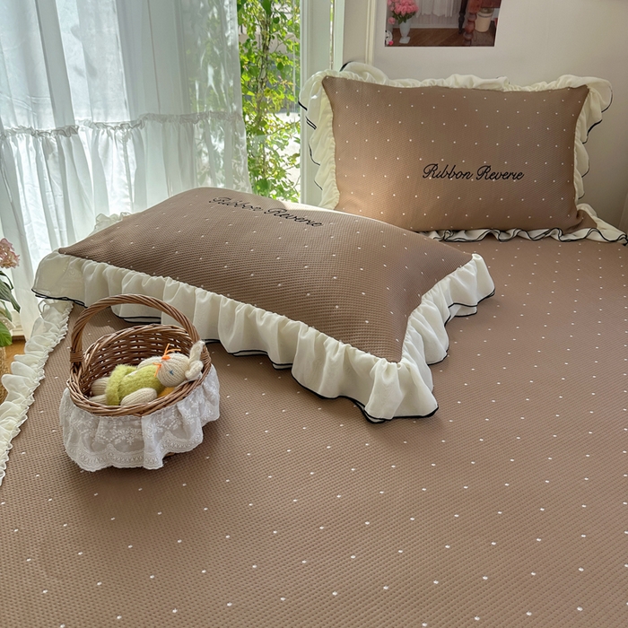 91家纺网 家纺一手货源 找家纺 觅糖家纺 2026新款缎带梦境韩风ins床裙款凉席系列凉席席子-波点奶芙 波点奶芙-咖