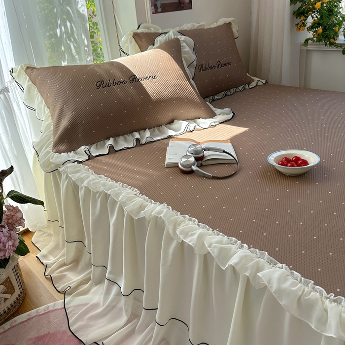 91家纺网 家纺一手货源 找家纺 觅糖家纺 2026新款缎带梦境韩风ins床裙款凉席系列凉席席子-波点奶芙 波点奶芙-咖