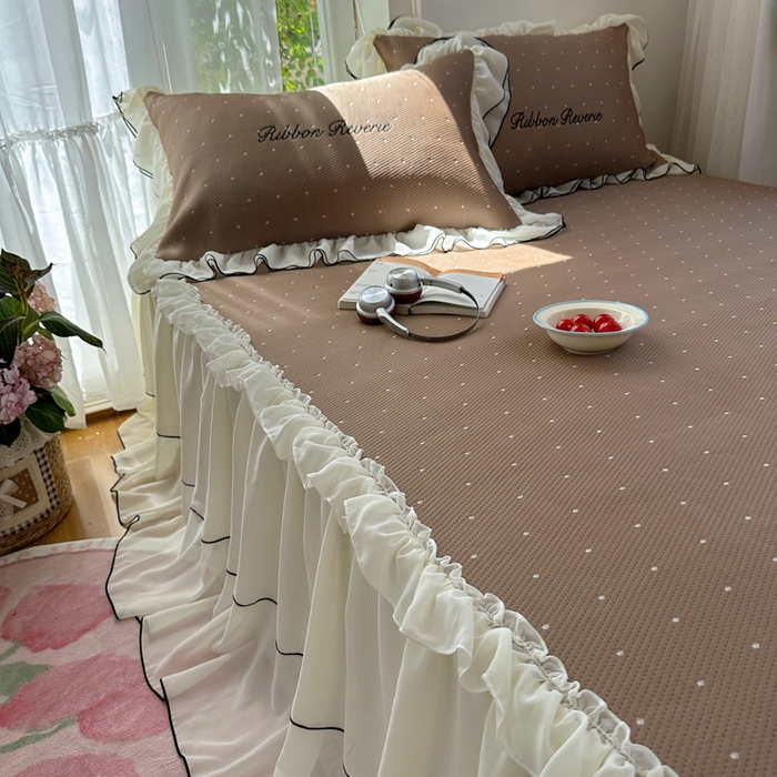 91家纺网 家纺一手货源 找家纺 觅糖家纺 2026新款缎带梦境韩风ins床裙款凉席系列凉席席子-波点奶芙 波点奶芙-咖