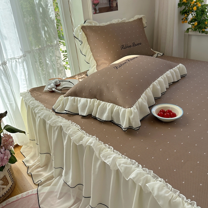 91家纺网 家纺一手货源 找家纺 觅糖家纺 2026新款缎带梦境韩风ins床裙款凉席系列凉席席子-波点奶芙 波点奶芙-咖