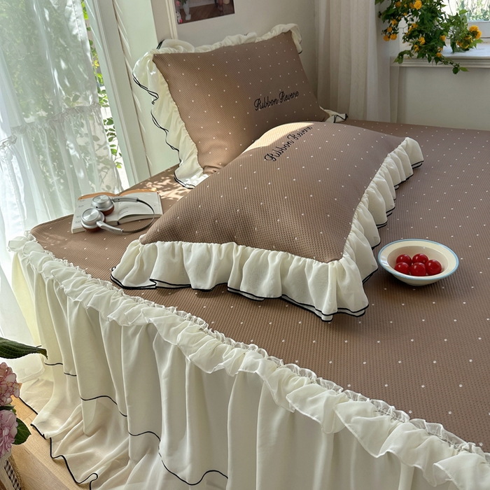 91家纺网 家纺一手货源 找家纺 觅糖家纺 2026新款缎带梦境韩风ins床裙款凉席系列凉席席子-波点奶芙 波点奶芙-咖