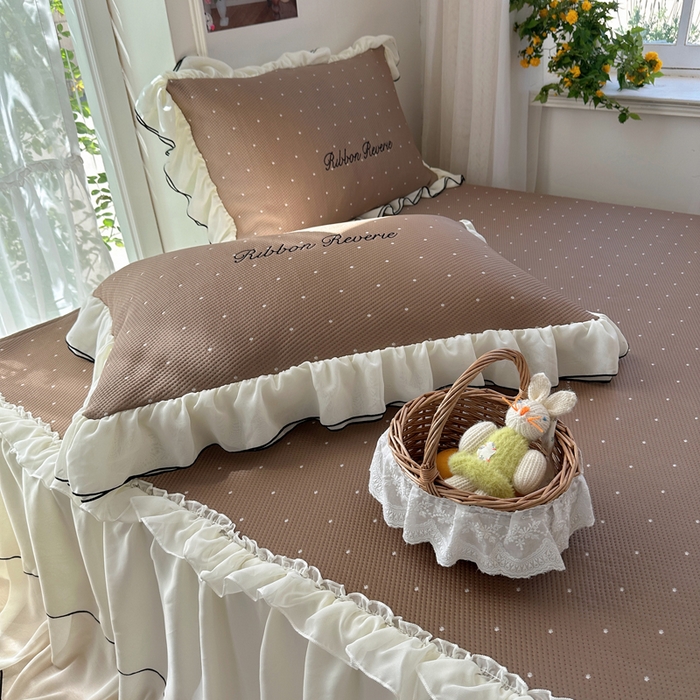 91家纺网 家纺一手货源 找家纺 觅糖家纺 2026新款缎带梦境韩风ins床裙款凉席系列凉席席子-波点奶芙 波点奶芙-咖