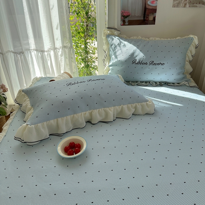 91家纺网 家纺一手货源 找家纺 觅糖家纺 2026新款缎带梦境韩风ins床裙款凉席系列凉席席子-波点奶芙 波点奶芙-蓝