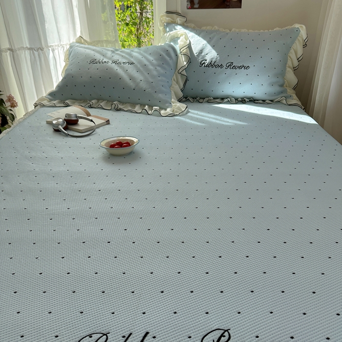 91家纺网 家纺一手货源 找家纺 觅糖家纺 2026新款缎带梦境韩风ins床裙款凉席系列凉席席子-波点奶芙 波点奶芙-蓝