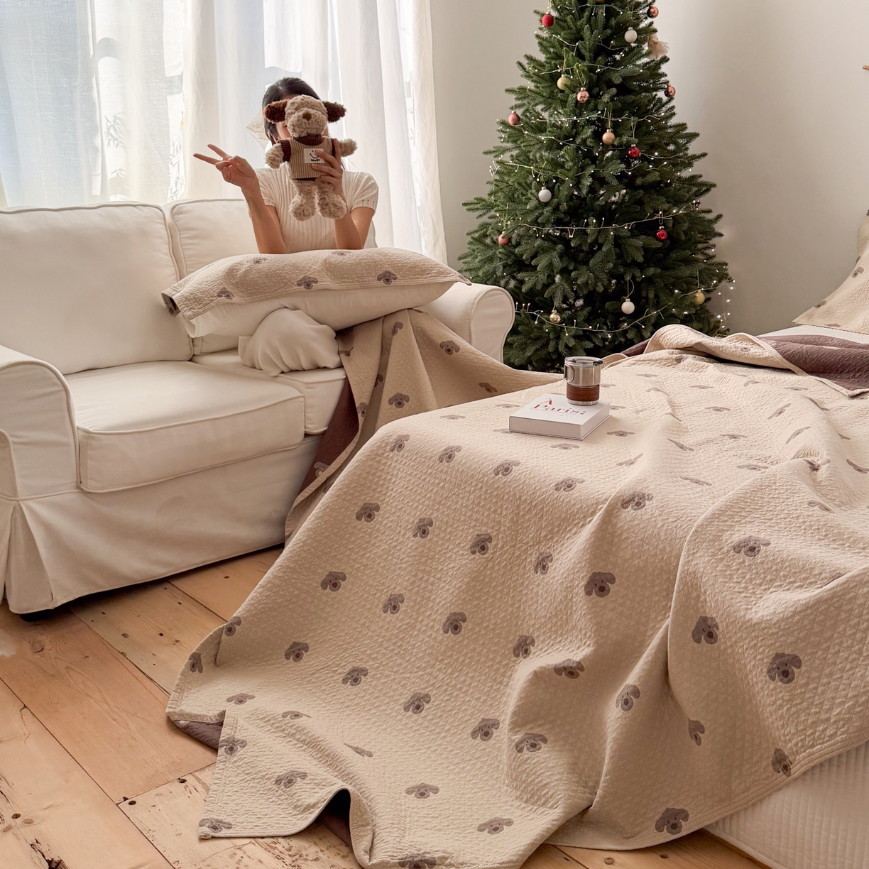 91家纺网 家纺一手货源 找家纺 沐瑟家纺 2026春夏新款安心棉床盖三件套 叮叮狗-浅咖色