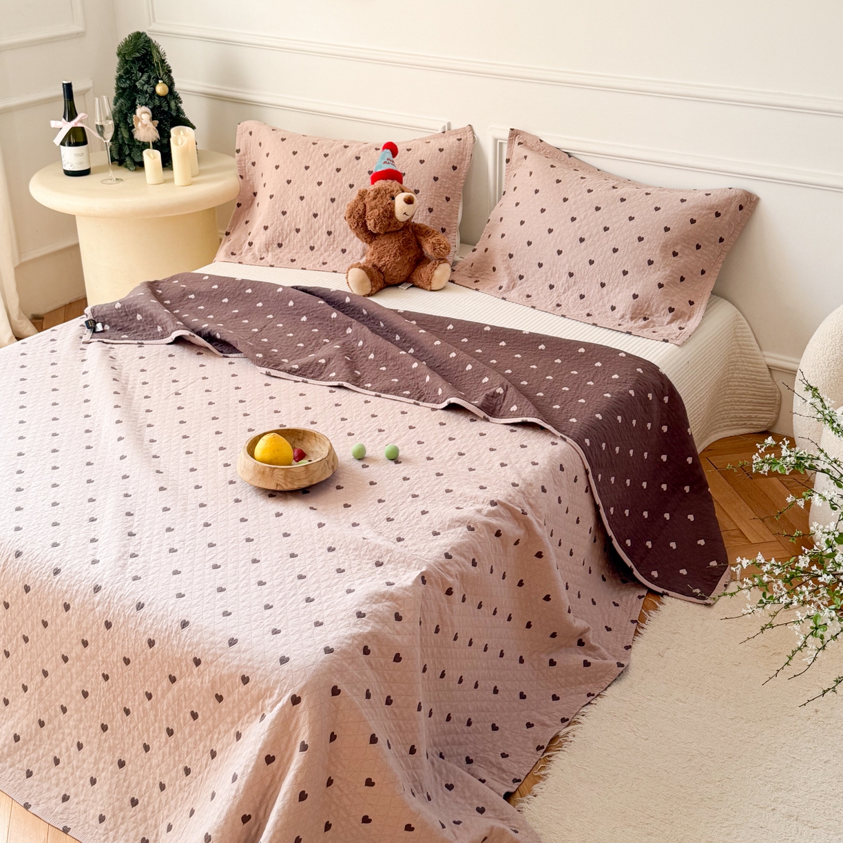 91家纺网 家纺一手货源 找家纺 沐瑟家纺 2026春夏新款安心棉床盖三件套 心情-粉色