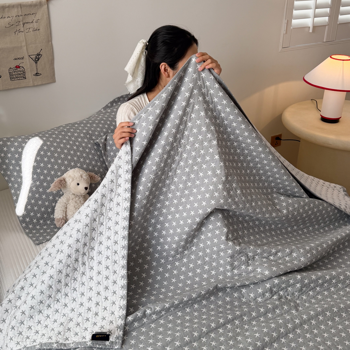 91家纺网 家纺一手货源 找家纺 沐瑟家纺 2026春夏新款安心棉床盖三件套 星星-灰色