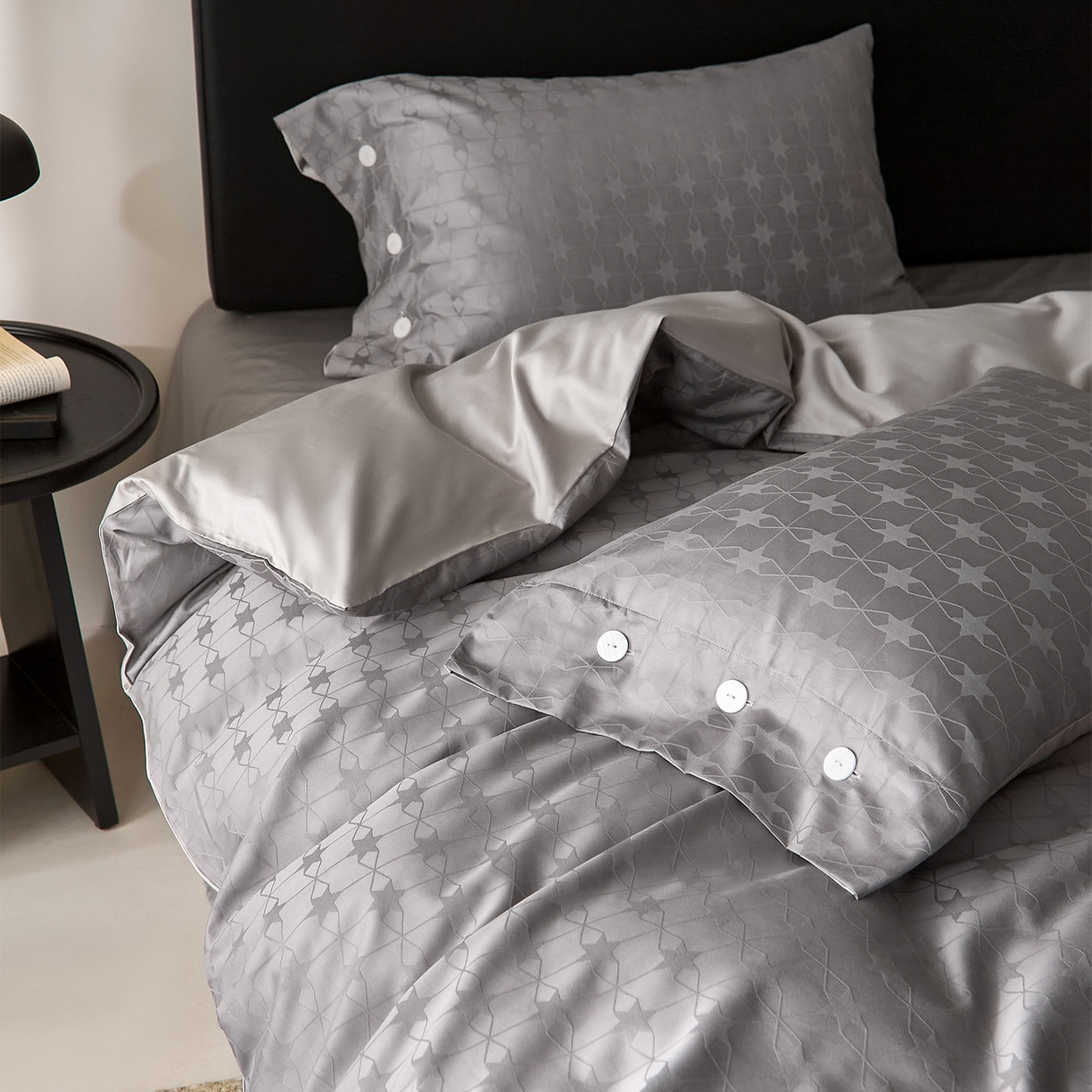 91家纺网 家纺一手货源 找家纺 ONE TWO ONE 121 2026新款100A版60x16B版s50支长绒棉全棉床上用品厚织提花四件套纽扣 晞光星愿