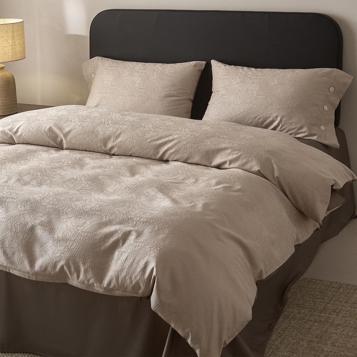 91家纺网 家纺一手货源 找家纺 ONE TWO ONE 121 2026新款100A版60x16B版s50支长绒棉全棉床上用品厚织提花四件套纽扣 麦田落日