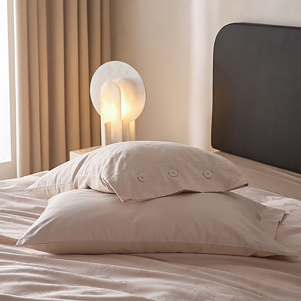 91家纺网 家纺一手货源 找家纺 ONE TWO ONE 121 2026新款100A版60x16B版s50支长绒棉全棉床上用品厚织提花四件套纽扣 蝴蝶千颂