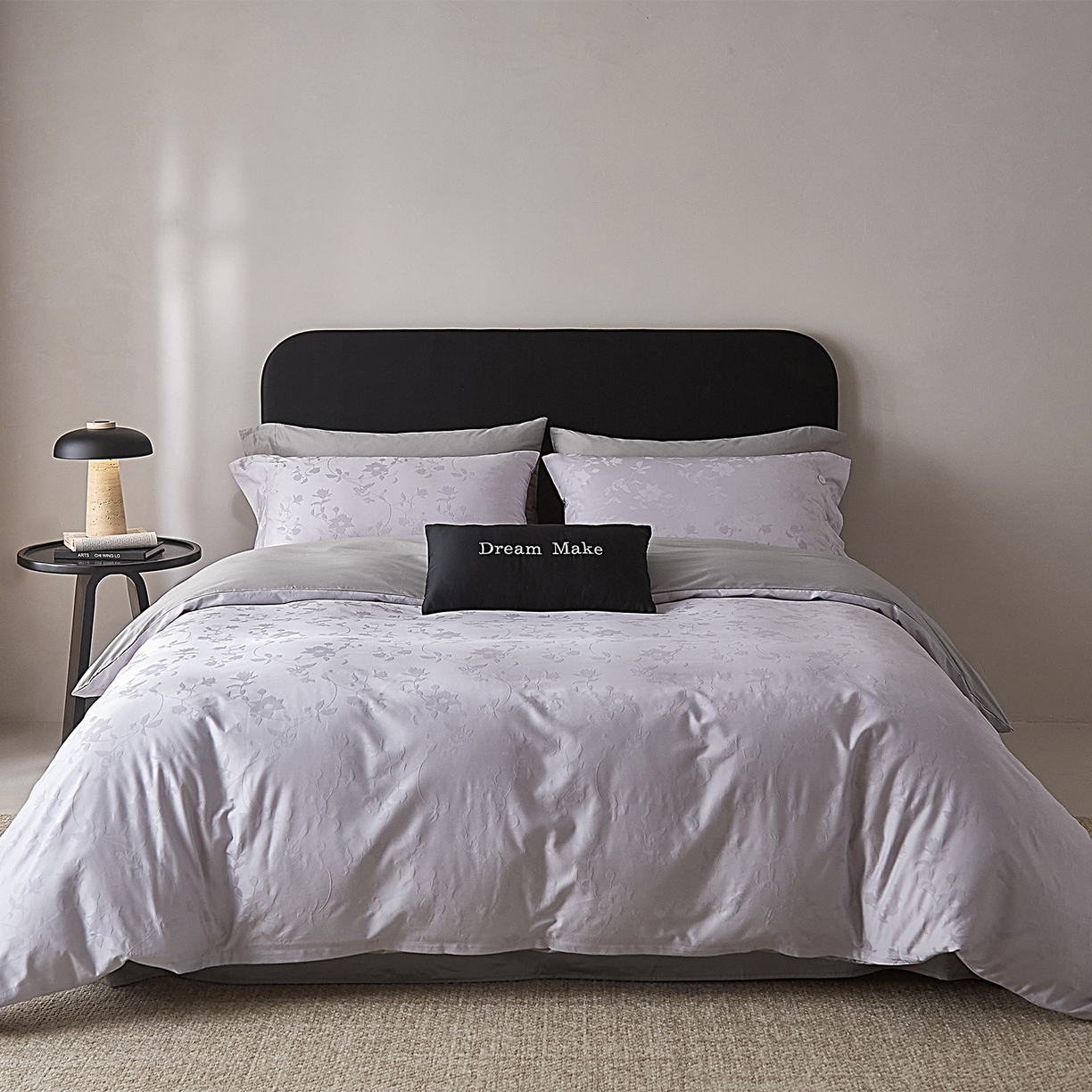 91家纺网 家纺一手货源 找家纺 ONE TWO ONE 121 2026新款100A版60x16B版s50支长绒棉全棉床上用品厚织提花四件套纽扣 漫步春露