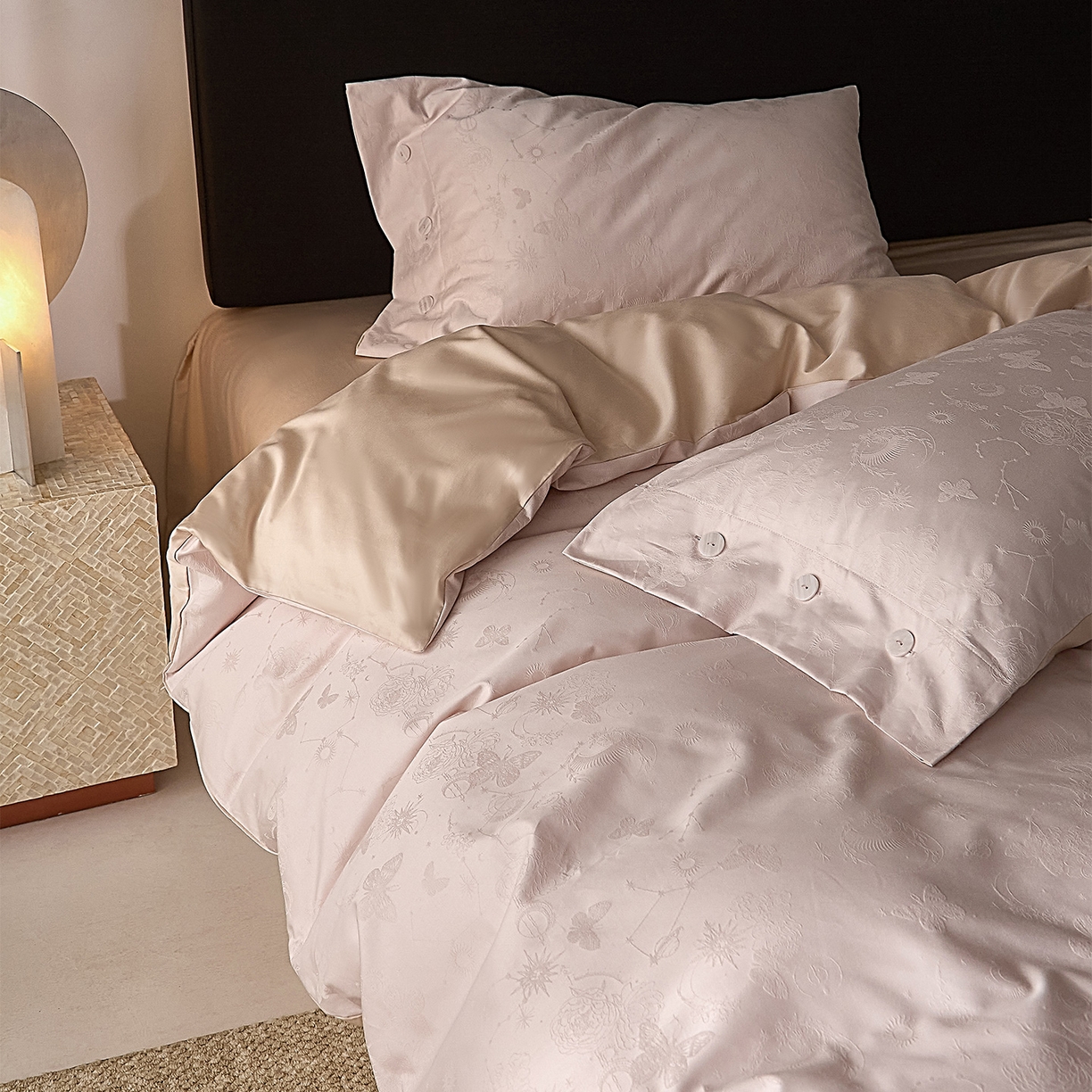 91家纺网 家纺一手货源 找家纺 ONE TWO ONE 121 2026新款100A版60x16B版s50支长绒棉全棉床上用品厚织提花四件套纽扣 蝴蝶千颂