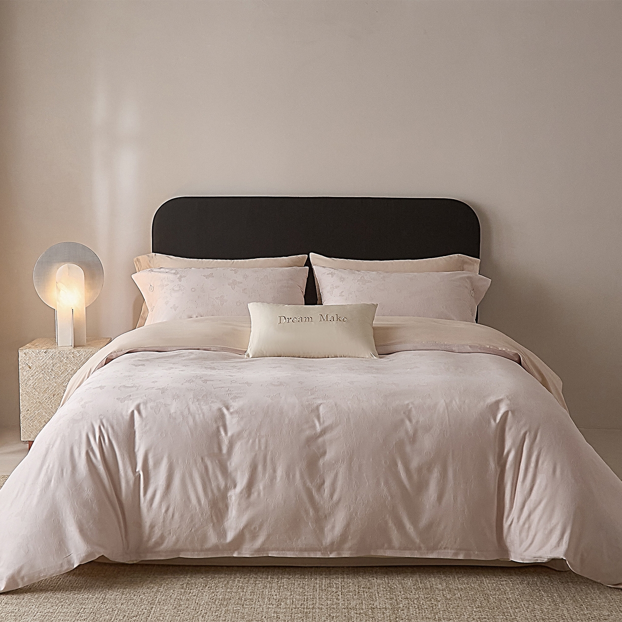 91家纺网 家纺一手货源 找家纺 ONE TWO ONE 121 2026新款100A版60x16B版s50支长绒棉全棉床上用品厚织提花四件套纽扣 蝴蝶千颂