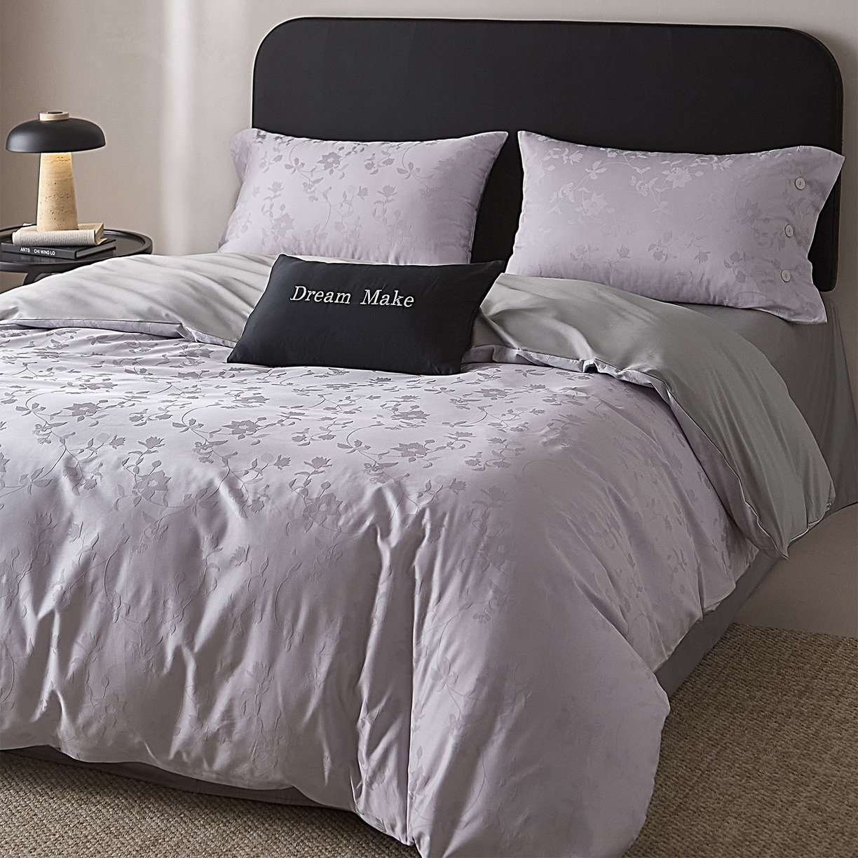 91家纺网 家纺一手货源 找家纺 ONE TWO ONE 121 2026新款100A版60x16B版s50支长绒棉全棉床上用品厚织提花四件套纽扣 漫步春露