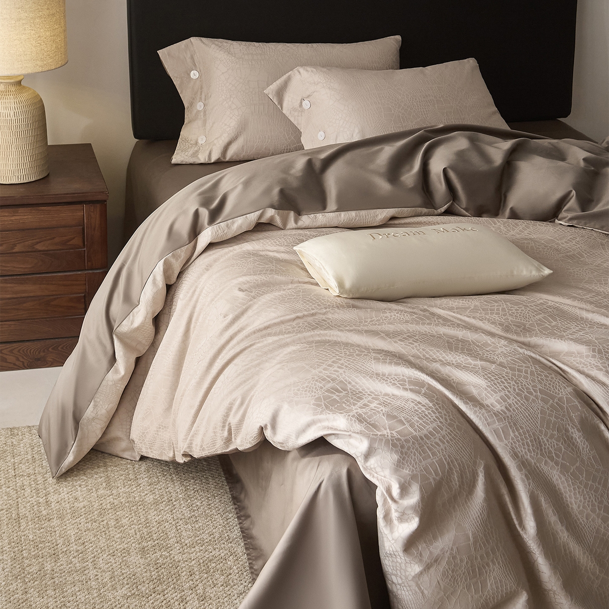 91家纺网 家纺一手货源 找家纺 ONE TWO ONE 121 2026新款100A版60x16B版s50支长绒棉全棉床上用品厚织提花四件套纽扣 麦田落日