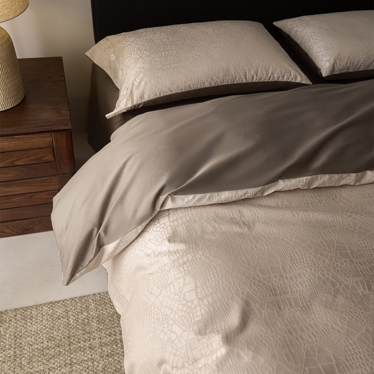 91家纺网 家纺一手货源 找家纺 ONE TWO ONE 121 2026新款100A版60x16B版s50支长绒棉全棉床上用品厚织提花四件套纽扣 麦田落日