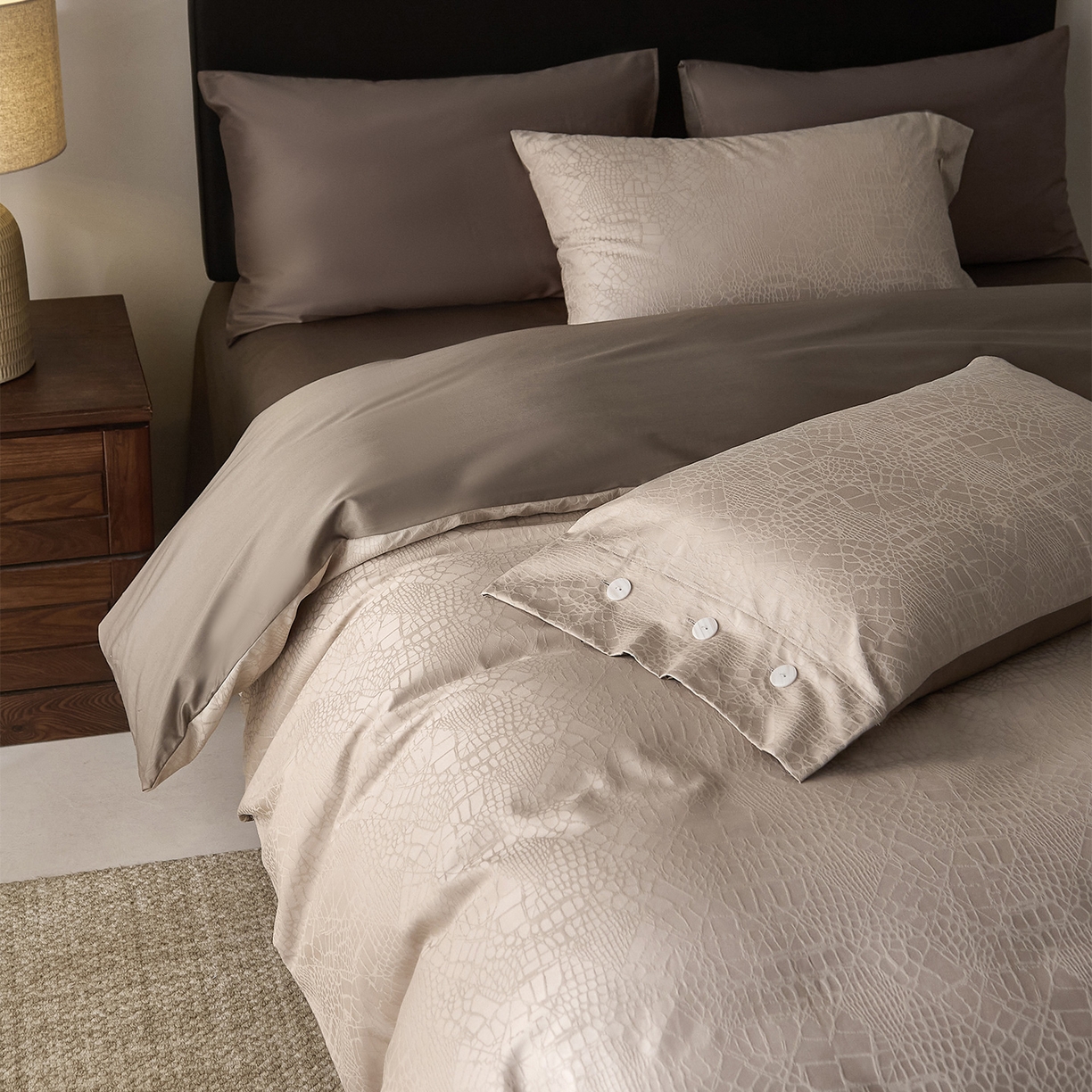 91家纺网 家纺一手货源 找家纺 ONE TWO ONE 121 2026新款100A版60x16B版s50支长绒棉全棉床上用品厚织提花四件套纽扣 麦田落日