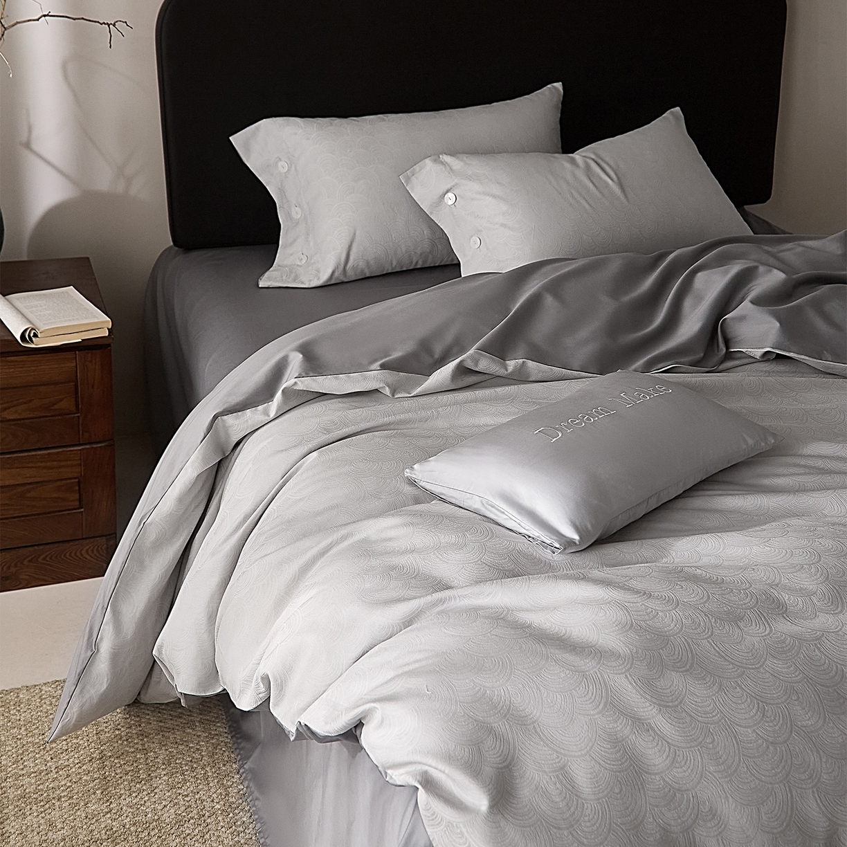 91家纺网 家纺一手货源 找家纺 ONE TWO ONE 121 2026新款100A版60x16B版s50支长绒棉全棉床上用品厚织提花四件套纽扣 祥瑞纳福