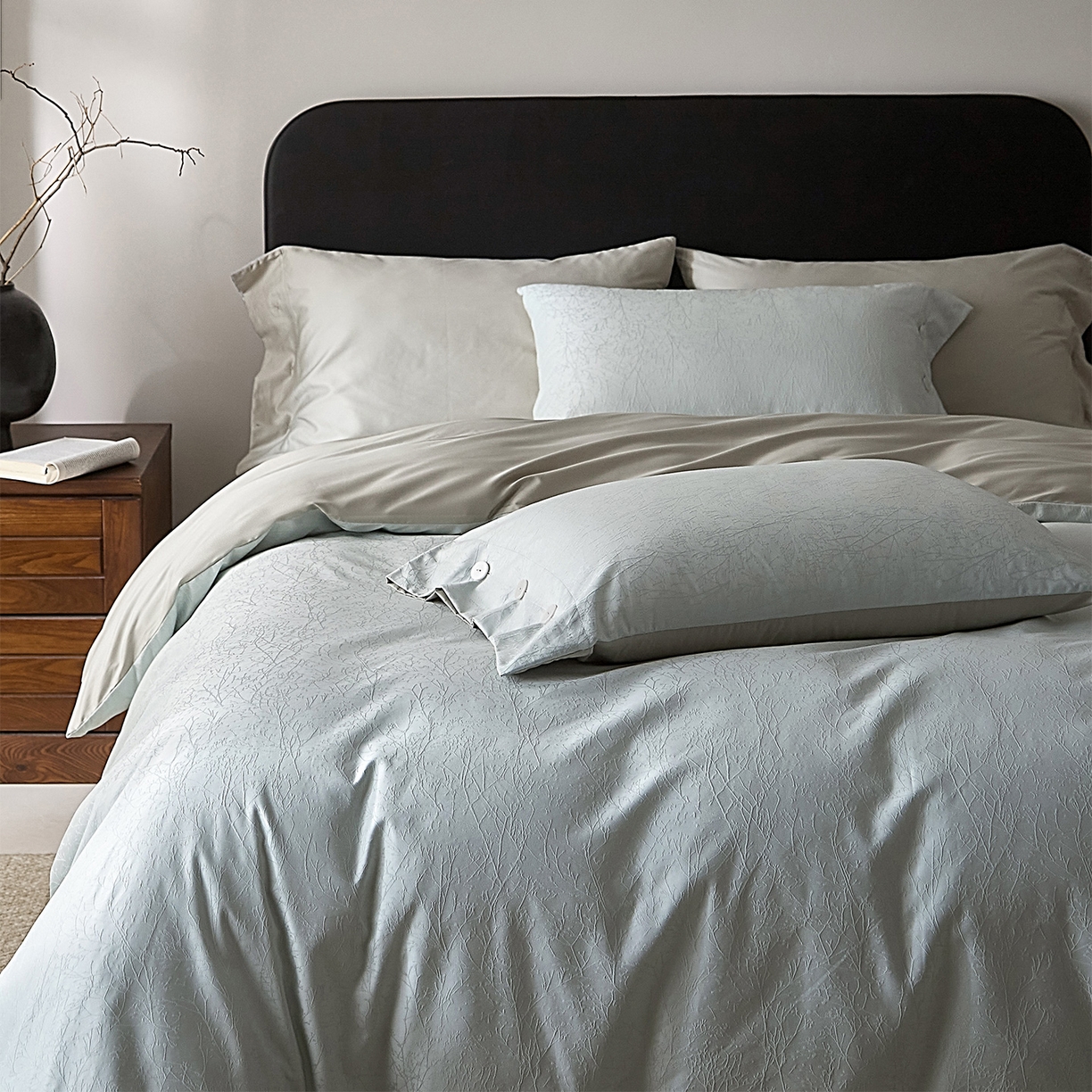 91家纺网 家纺一手货源 找家纺 ONE TWO ONE 121 2026新款100A版60x16B版s50支长绒棉全棉床上用品厚织提花四件套纽扣 时光清浅