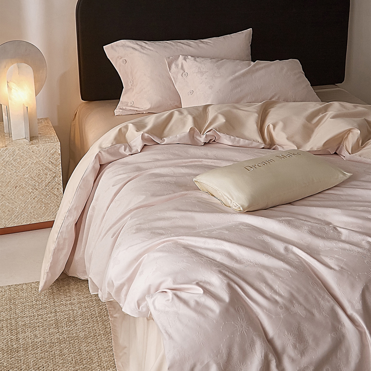 91家纺网 家纺一手货源 找家纺 ONE TWO ONE 121 2026新款100A版60x16B版s50支长绒棉全棉床上用品厚织提花四件套纽扣 蝴蝶千颂