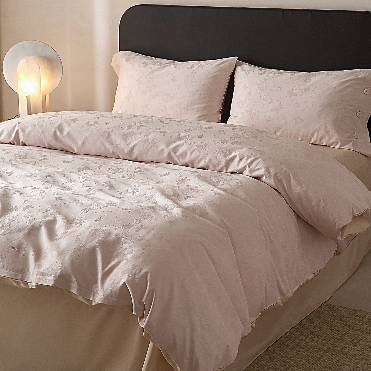 91家纺网 家纺一手货源 找家纺 ONE TWO ONE 121 2026新款100A版60x16B版s50支长绒棉全棉床上用品厚织提花四件套纽扣 蝴蝶千颂