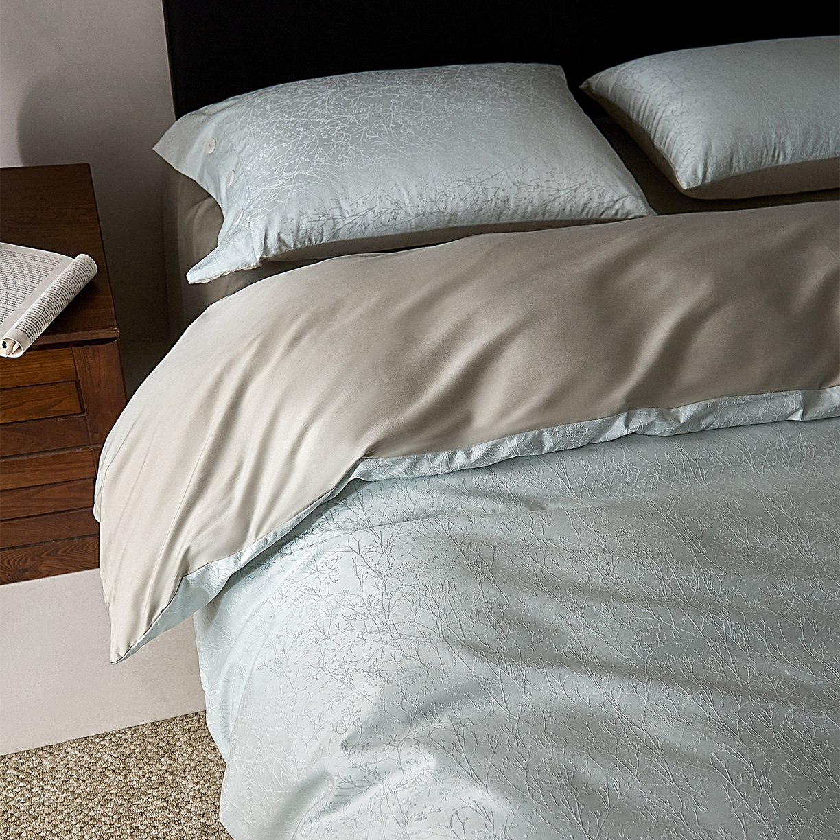 91家纺网 家纺一手货源 找家纺 ONE TWO ONE 121 2026新款100A版60x16B版s50支长绒棉全棉床上用品厚织提花四件套纽扣 时光清浅