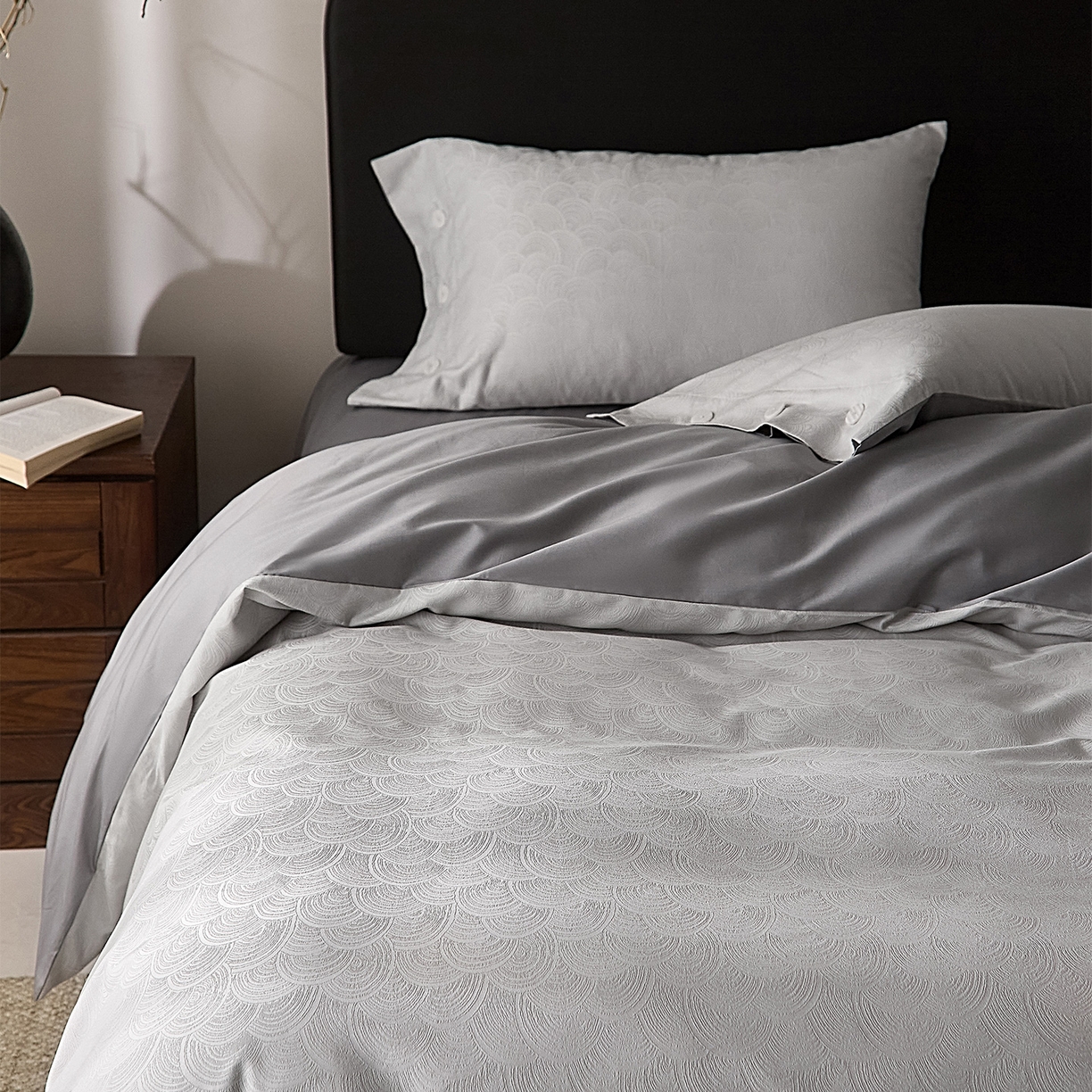 91家纺网 家纺一手货源 找家纺 ONE TWO ONE 121 2026新款100A版60x16B版s50支长绒棉全棉床上用品厚织提花四件套纽扣 祥瑞纳福