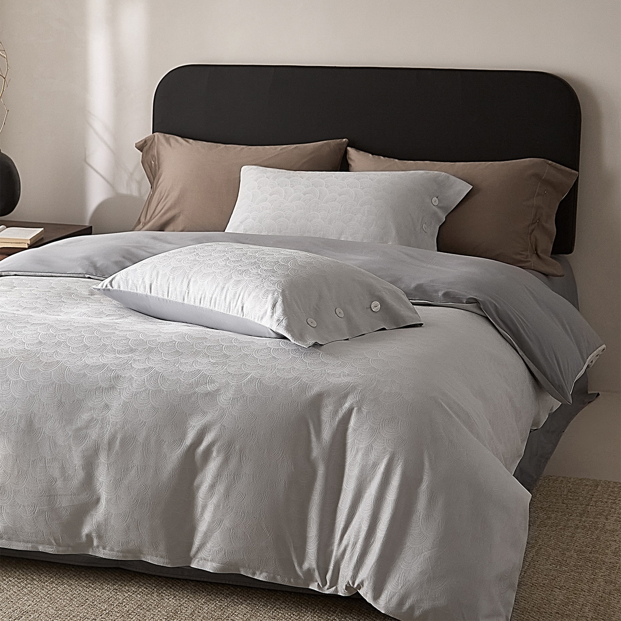 91家纺网 家纺一手货源 找家纺 ONE TWO ONE 121 2026新款100A版60x16B版s50支长绒棉全棉床上用品厚织提花四件套纽扣 祥瑞纳福