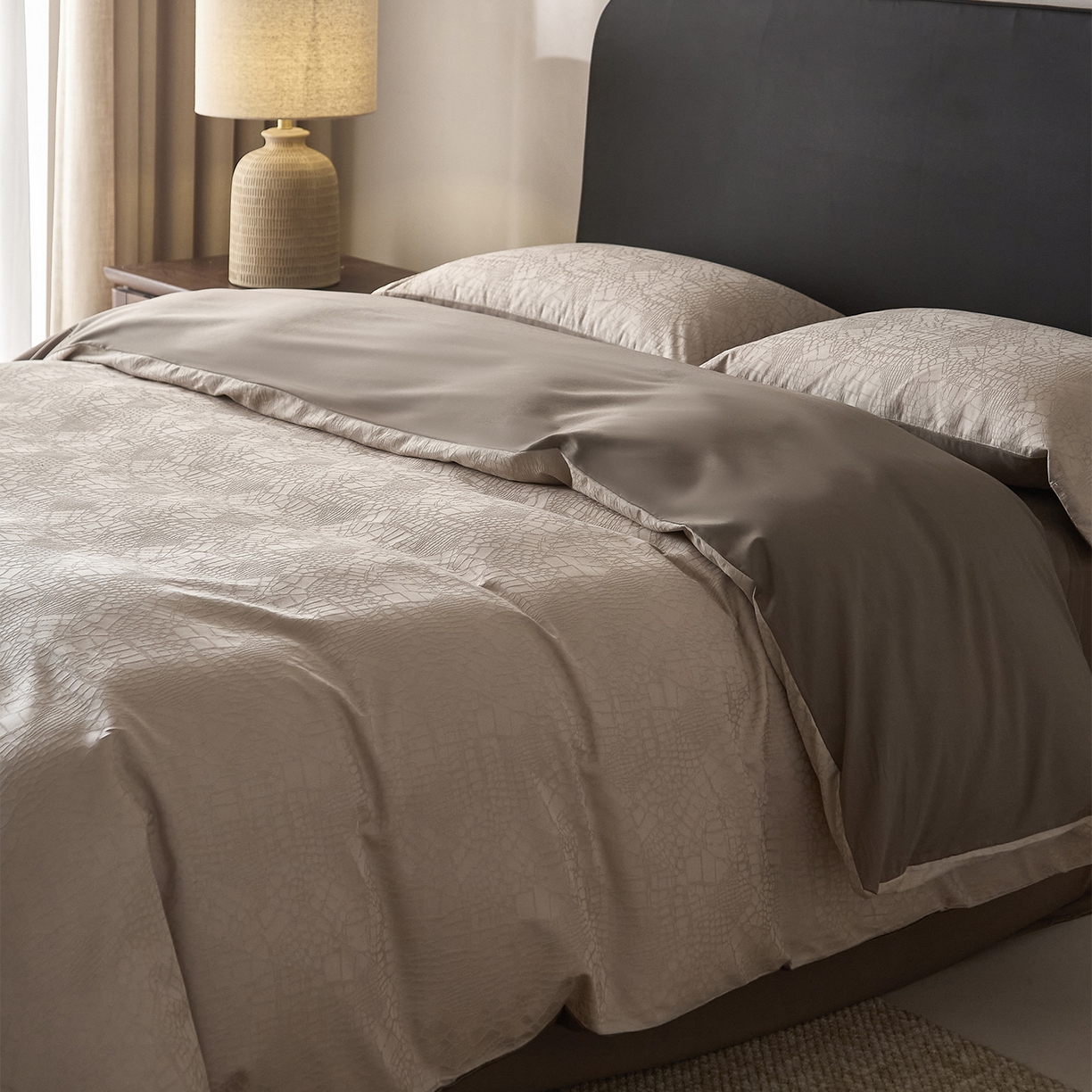 91家纺网 家纺一手货源 找家纺 ONE TWO ONE 121 2026新款100A版60x16B版s50支长绒棉全棉床上用品厚织提花四件套纽扣 麦田落日