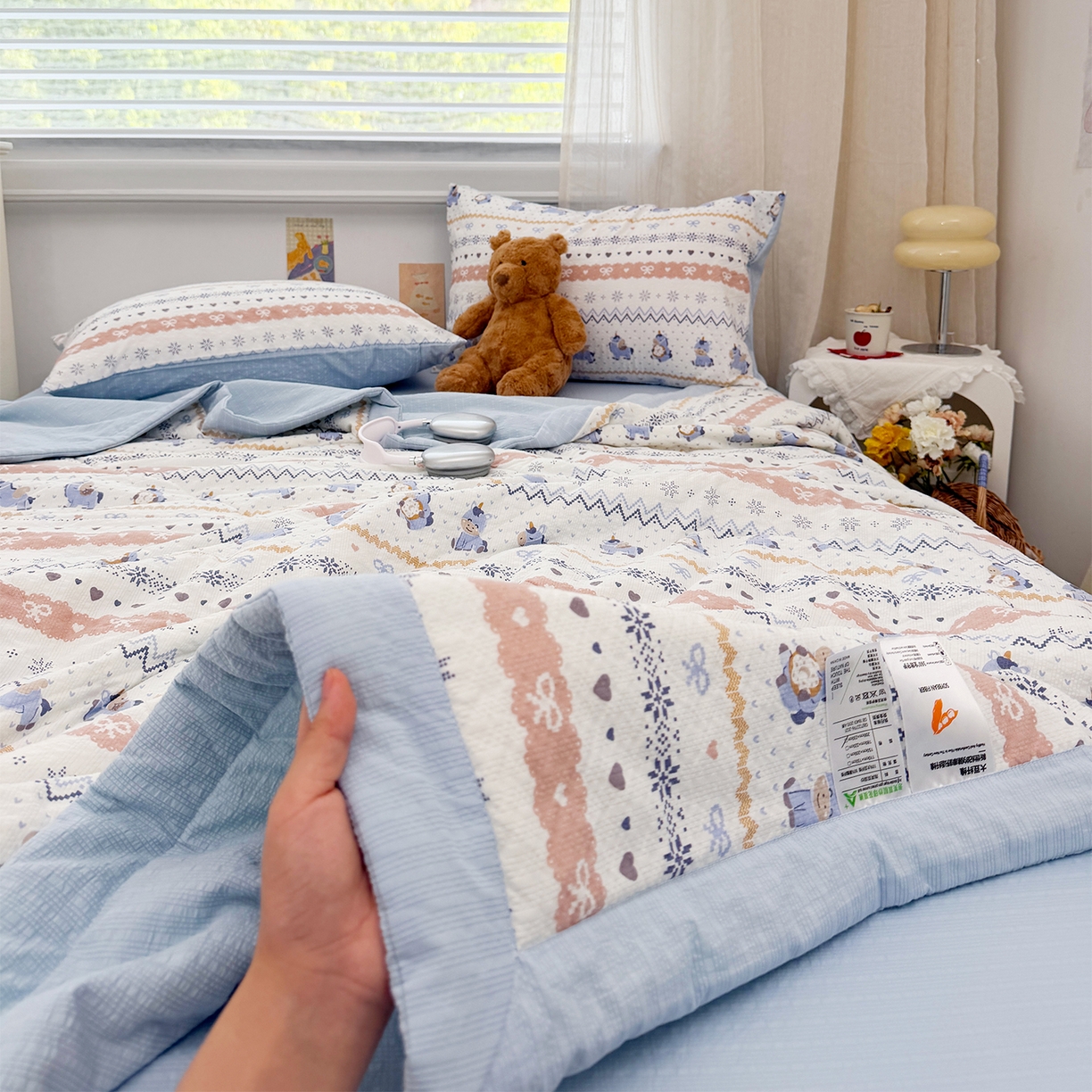 91家纺网 家纺一手货源 找家纺 娜朵家纺 2026新款A类泡芙双层纱大豆夏被夏凉被空调被四件套 小马哒哒