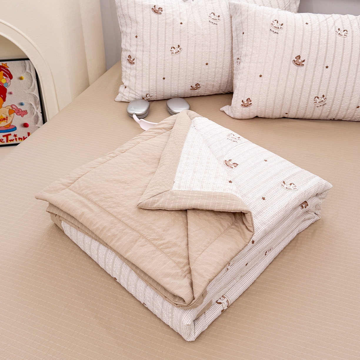 娜朵家纺 2026新款A类泡芙双层纱大豆夏被夏凉被空调被四件套 木马摇摇