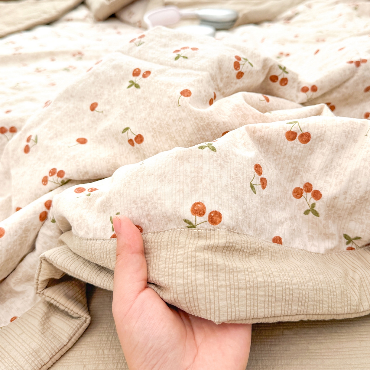 91家纺网 家纺一手货源 找家纺 娜朵家纺 2026新款A类泡芙双层纱大豆夏被夏凉被空调被四件套 田园逸趣