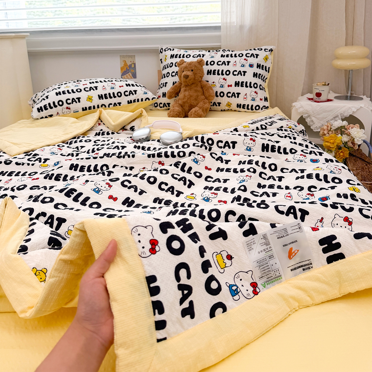 91家纺网 家纺一手货源 找家纺 娜朵家纺 2026新款A类泡芙双层纱大豆夏被夏凉被空调被四件套 hello小猫