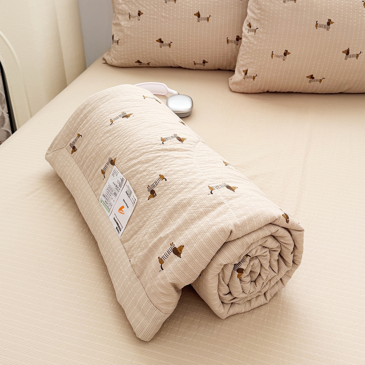 91家纺网 家纺一手货源 找家纺 娜朵家纺 2026新款A类泡芙双层纱大豆夏被夏凉被空调被四件套 线条小狗