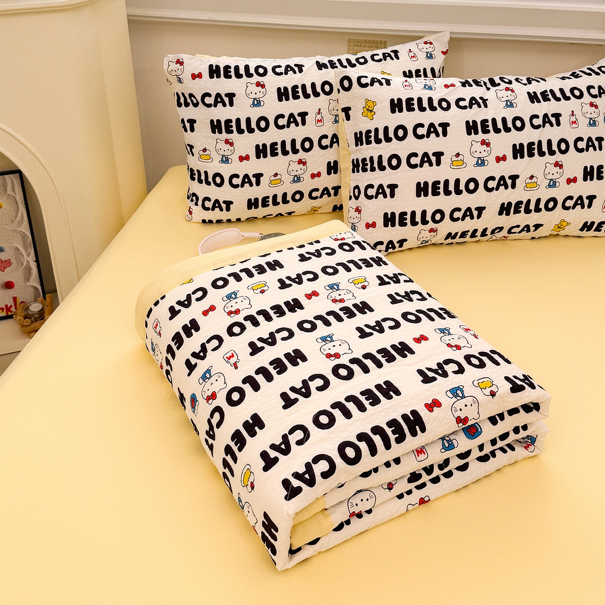 91家纺网 家纺一手货源 找家纺 娜朵家纺 2026新款A类泡芙双层纱大豆夏被夏凉被空调被四件套 hello小猫