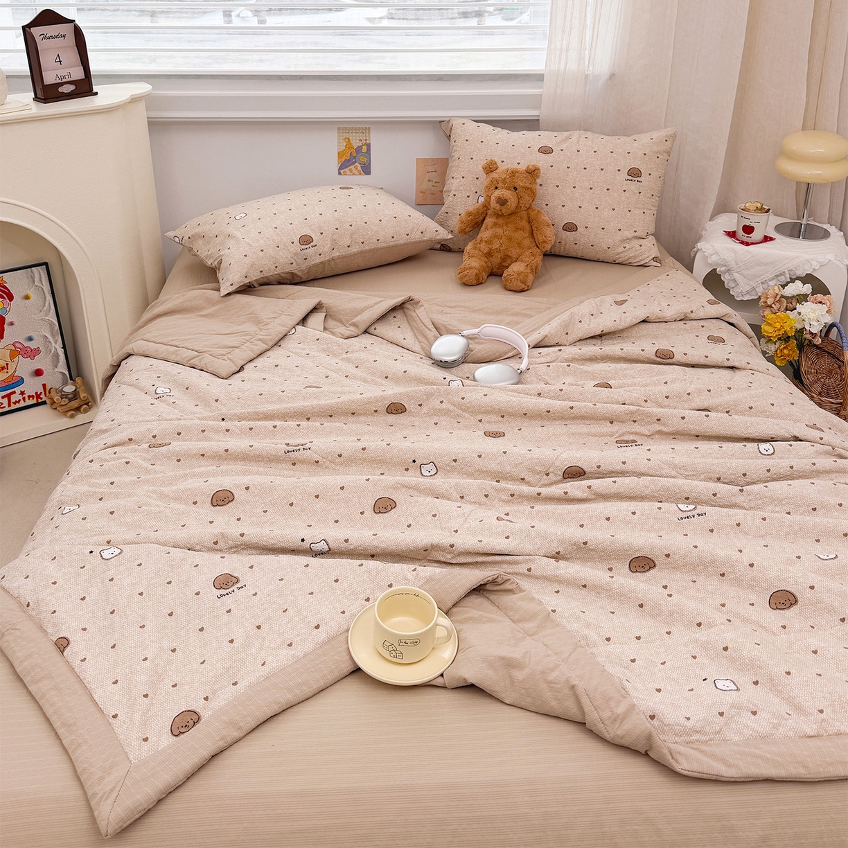 91家纺网 家纺一手货源 找家纺 娜朵家纺 2026新款A类泡芙双层纱大豆夏被夏凉被空调被四件套 饼干小狗