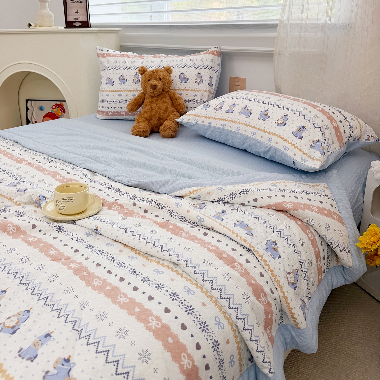 91家纺网 家纺一手货源 找家纺 娜朵家纺 2026新款A类泡芙双层纱大豆夏被夏凉被空调被四件套 小马哒哒