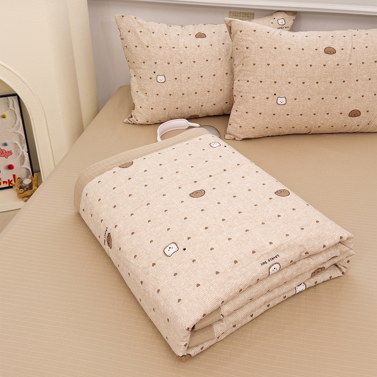 91家纺网 家纺一手货源 找家纺 娜朵家纺 2026新款A类泡芙双层纱大豆夏被夏凉被空调被四件套 饼干小狗