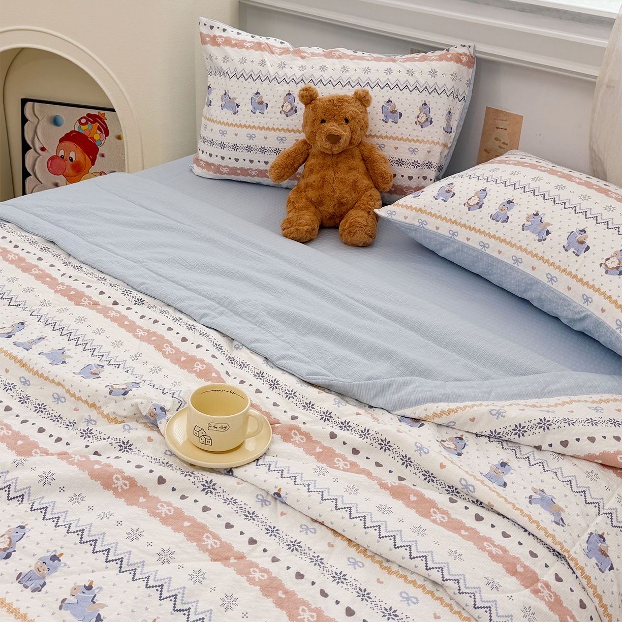 91家纺网 家纺一手货源 找家纺 娜朵家纺 2026新款A类泡芙双层纱大豆夏被夏凉被空调被四件套 小马哒哒