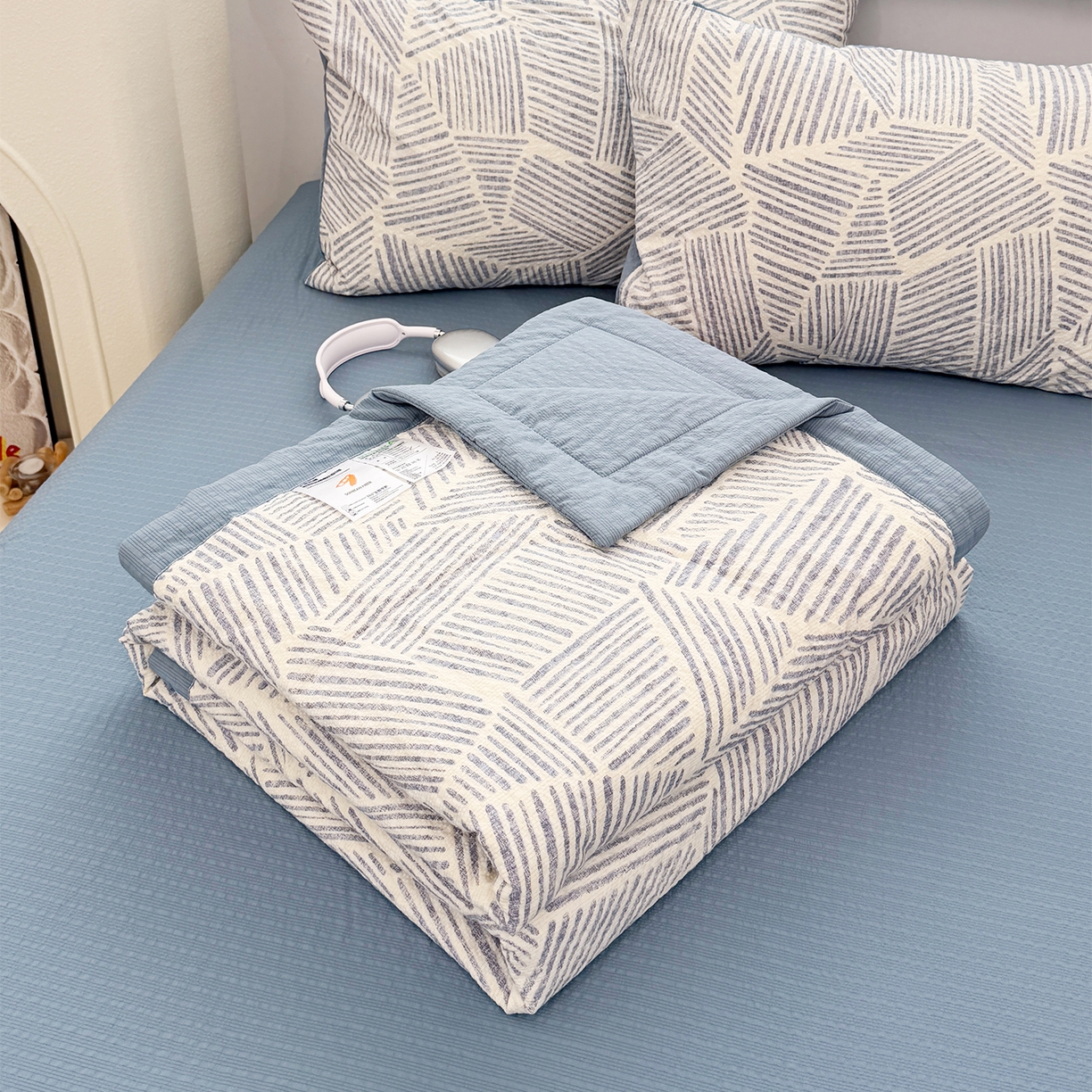 91家纺网 家纺一手货源 找家纺 娜朵家纺 2026新款A类泡芙双层纱大豆夏被夏凉被空调被四件套 极简几何